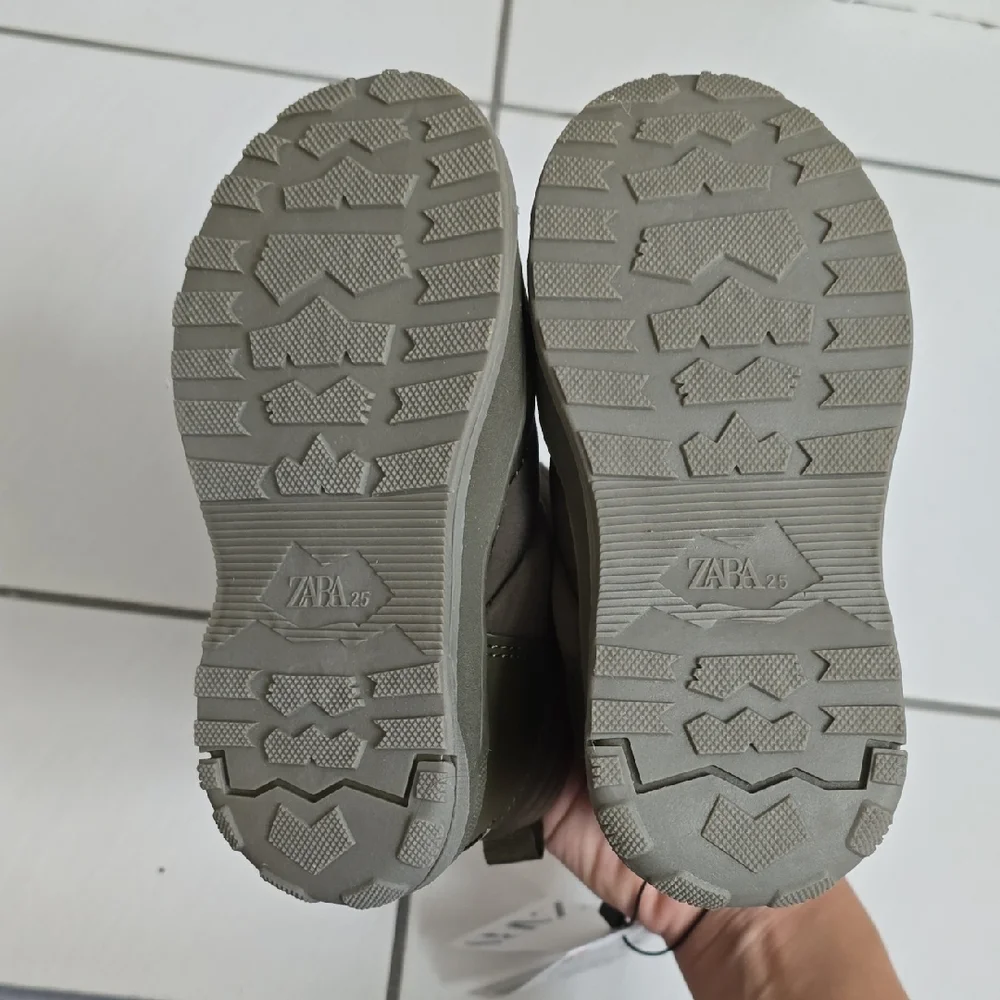 Zara Kids Puffer Boots - Olive Green - Picture 2 of 5